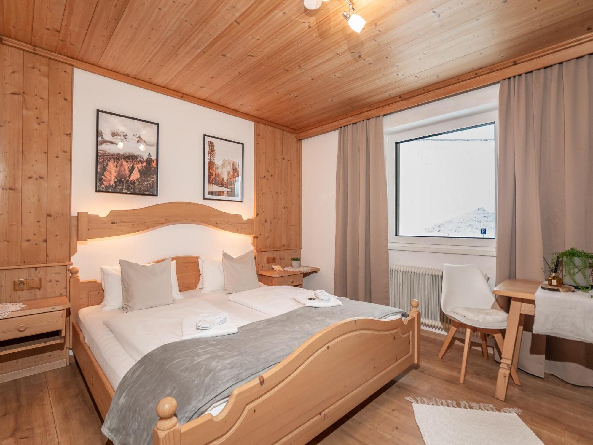 Haus Becken Hotel Sankt Jakob in Defereggen Bagian luar foto